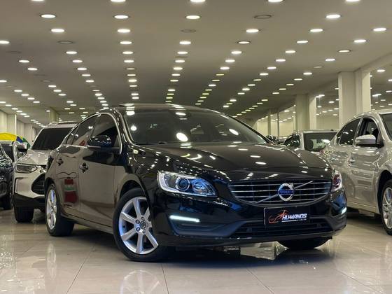 VOLVO S60 2.0 T4 MOMENTUM GASOLINA 4P AUTOMÁTICO VOLVO S60 2.0 T4 MOMENTUM GASOLINA 4P AUTOMÁTICO